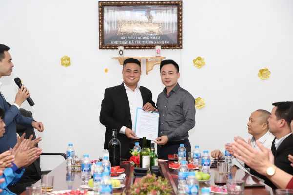 Trao quyết định bổ nhiệm Ông Nguyễn Văn Đại giữ chức vụ Giám đốc Nghiên cứu Sản phẩm phát triển